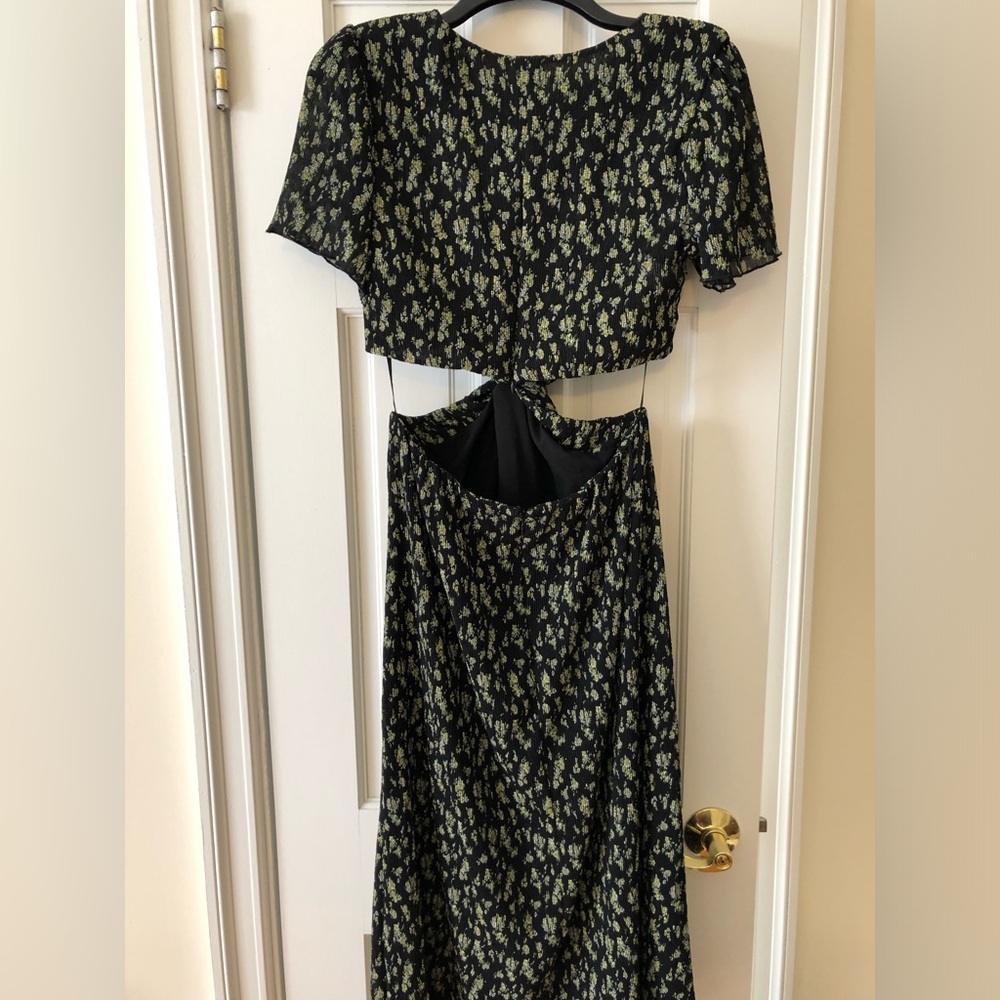 NWT! Drew Plisse Cut-Out Twist Front Dress in Ditsy Floral - Picture 8 of 11